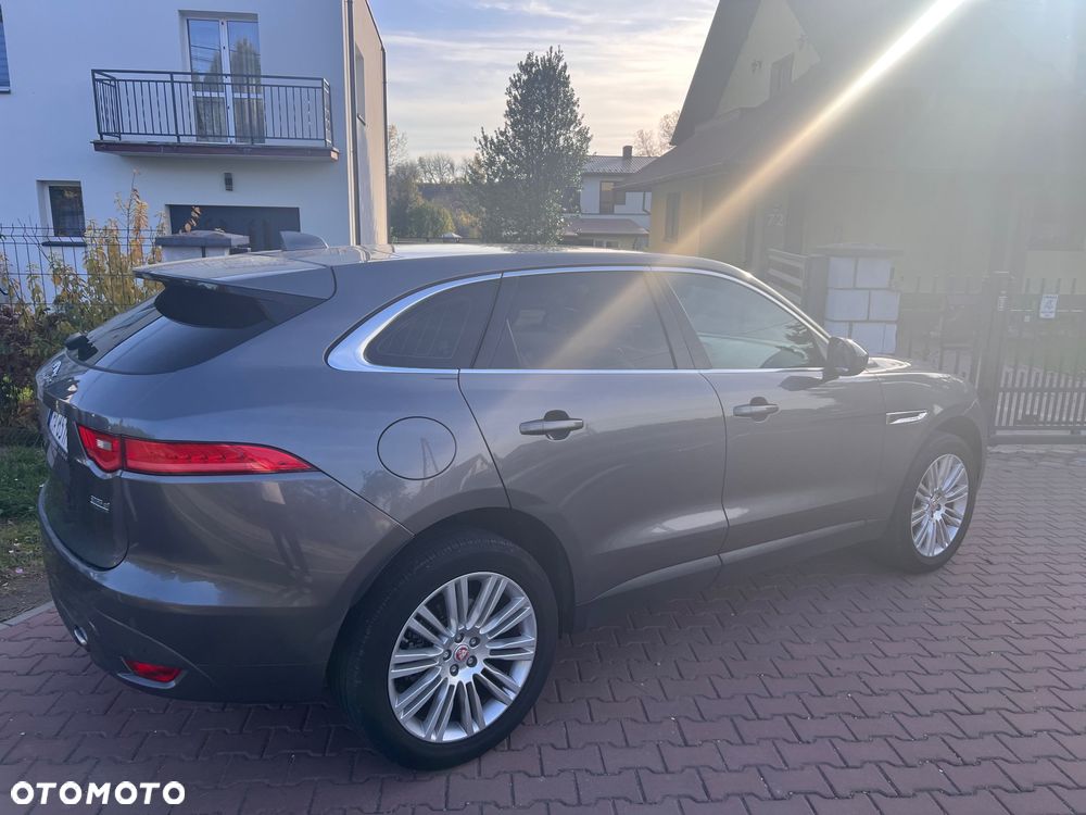 Jaguar F-Pace 2017 photo 2