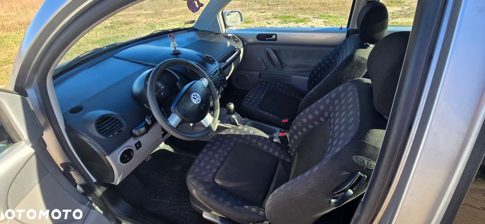 Volkswagen New Beetle - 5