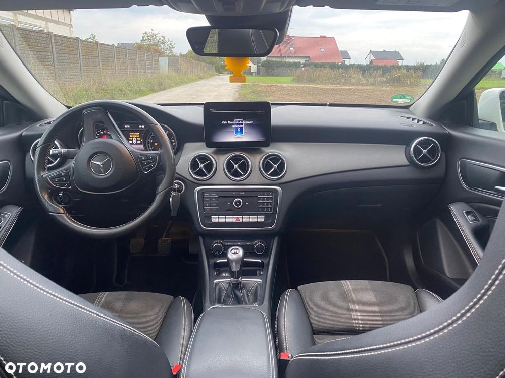 Mercedes-Benz CLA 200 7G-DCT - 17