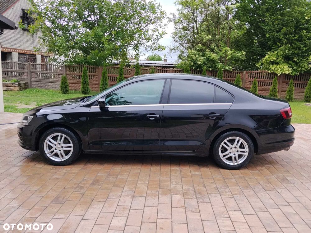Volkswagen Jetta - 4
