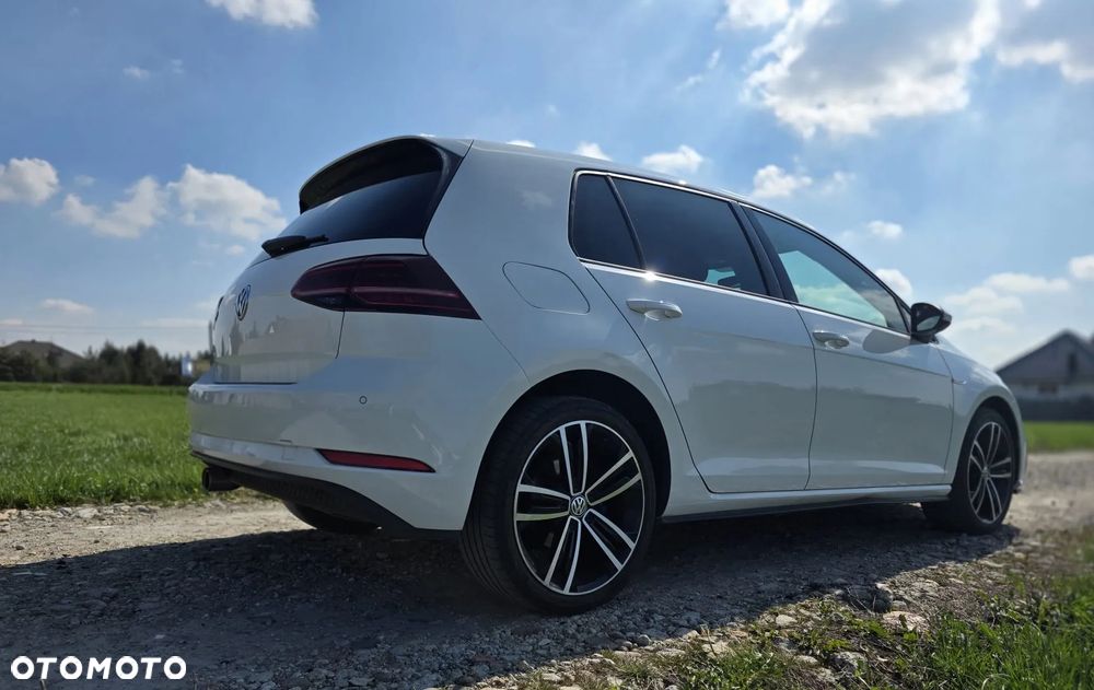 Volkswagen Golf - 24