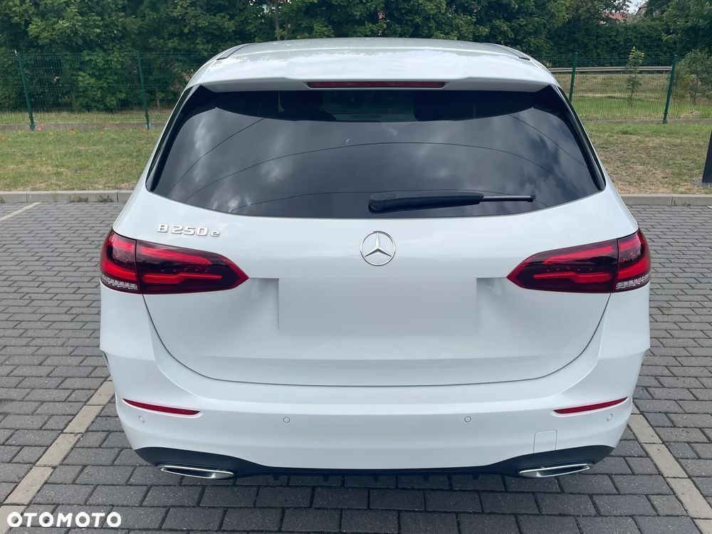 Mercedes-Benz Klasa B 250 e AMG Line 8G-DCT - 4