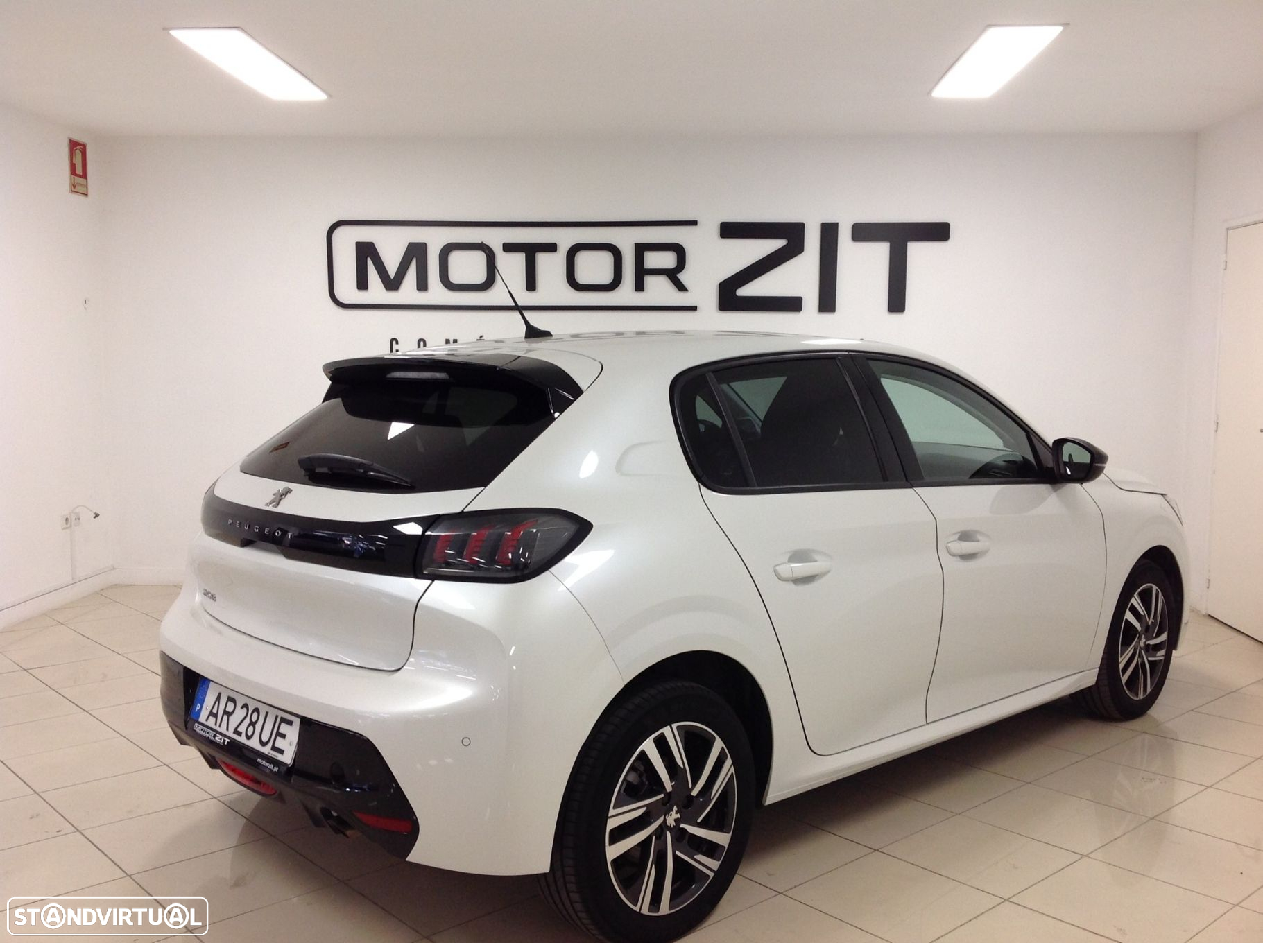 Peugeot 208 1.2 PureTech Allure - 8