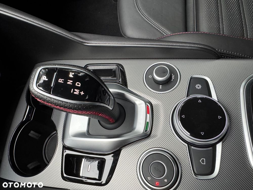 Alfa Romeo Giulia 2.0 Turbo Competizione Q4 - 29