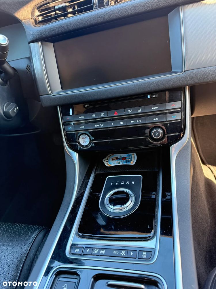 Jaguar XF 2.0 i4D Prestige - 13