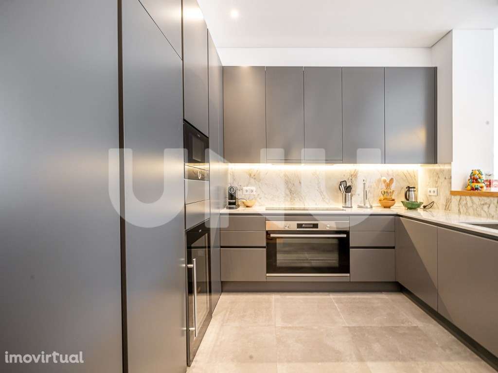 Apartamento T5 transformado em T3, remodelado, com 3 Suítes, na Rua... - Grande imagem: 2/17
