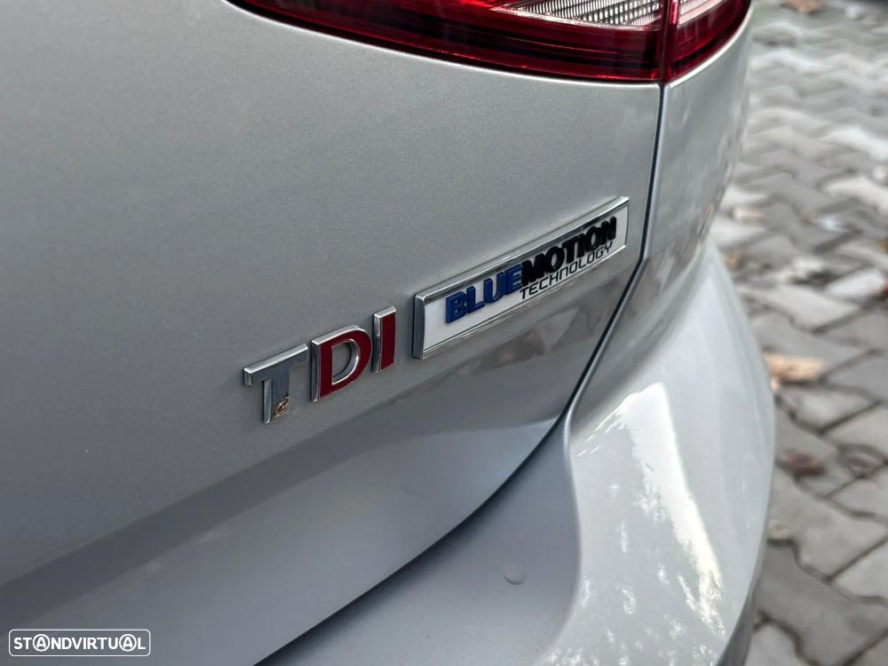 VW Passat 1.6 TDI Confortline - 13