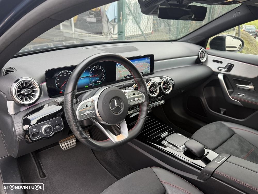Mercedes-Benz A 250 Limousine e AMG Line - 22
