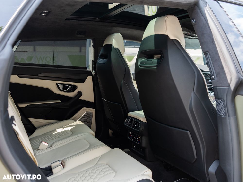 Lamborghini URUS - 35