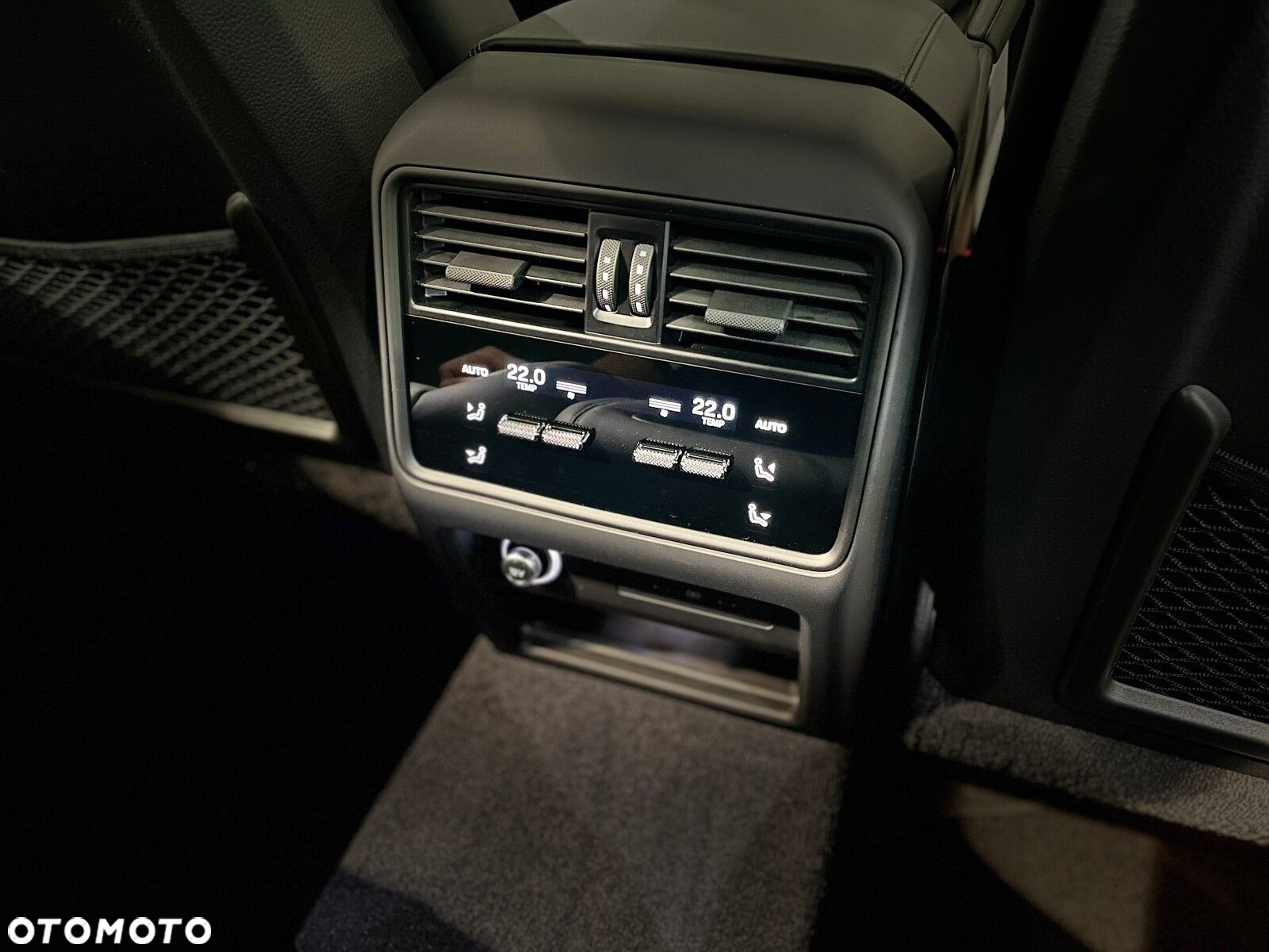 Porsche Cayenne - 35