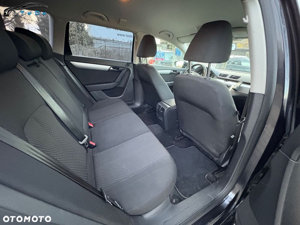 Volkswagen Passat 1.6 TDI DPF BlueMot Highline - 28