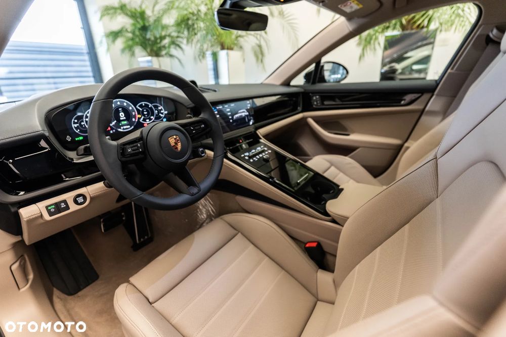 Porsche Panamera 4 E-Hybrid PHEV - 8