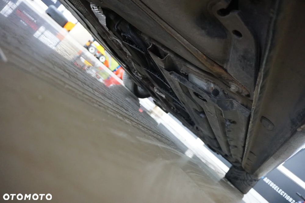 Renault Laguna V6 dCi 235 FAP GT - 19