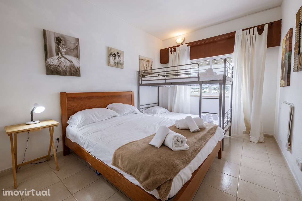 APARTAMENTO T1+1 EM ZONA RESIDENCIAL DE LAGOS COM FANTÁSTICA VISTA DES - Grande imagem: 4/15