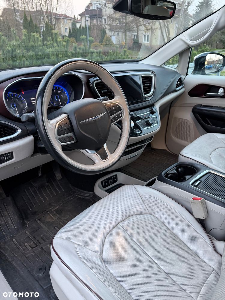 Chrysler Pacifica - 10