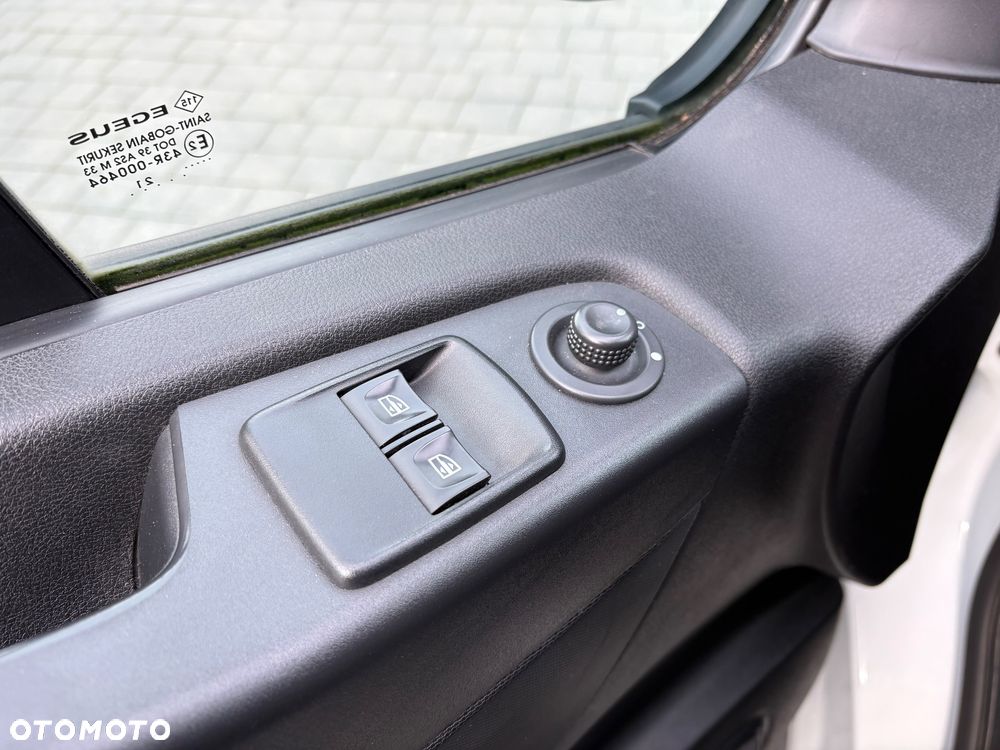 Renault Trafic - 16
