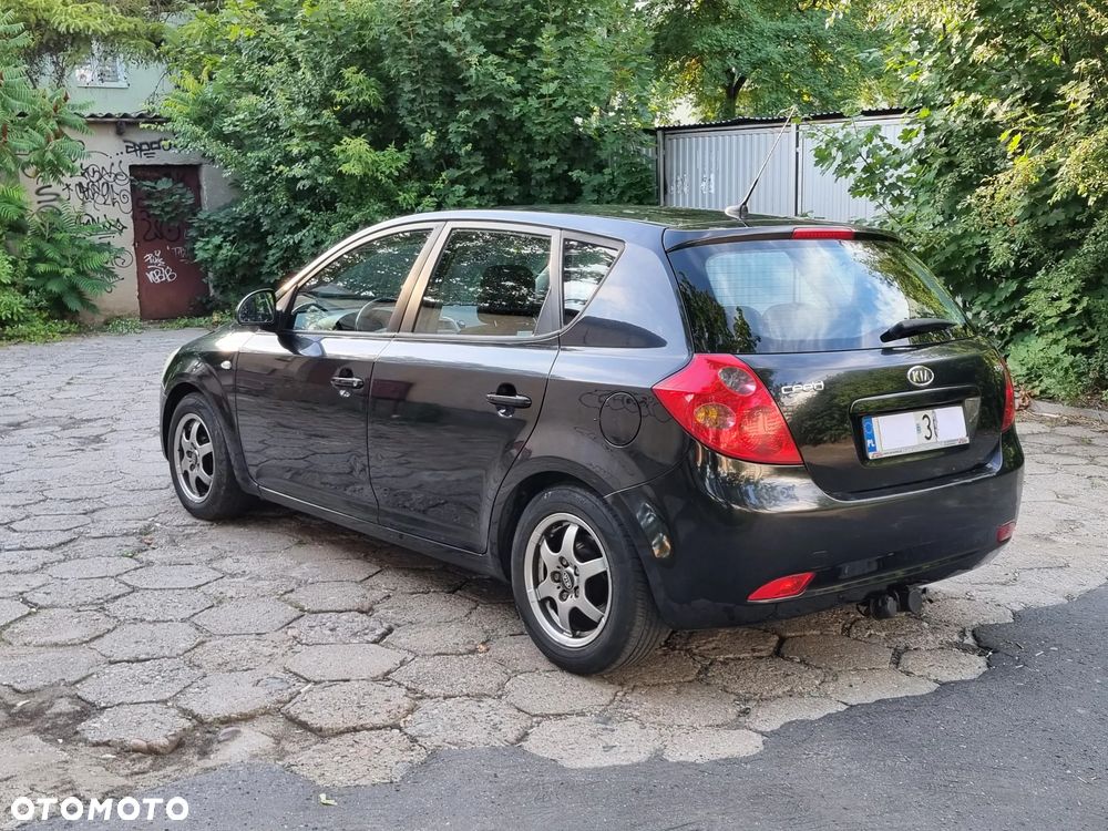 Kia Ceed 1.6 Crdi Comfort + - 5