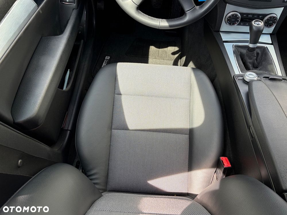 Mercedes-Benz Klasa C 180 (BlueEFFICIENCY) Avantgarde - 29