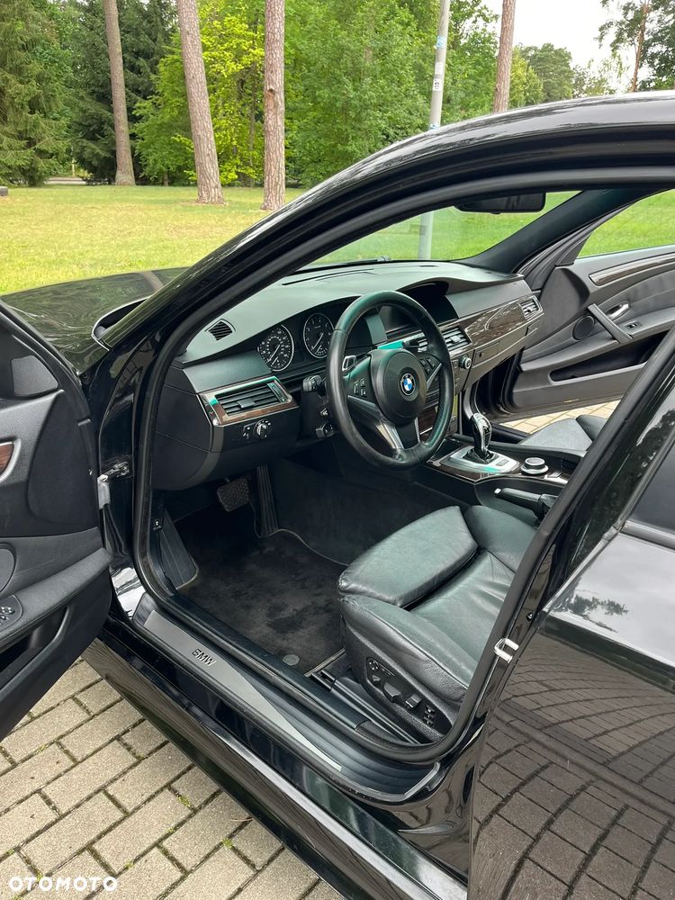 BMW Seria 5 550i Sport-Aut - 11
