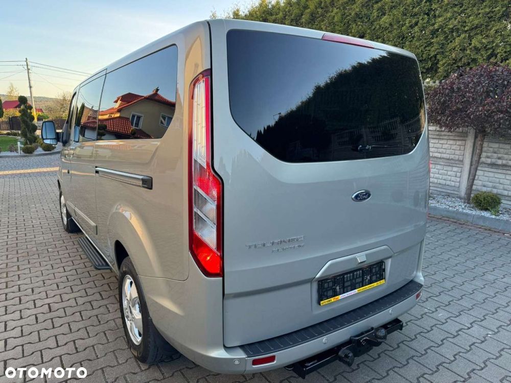 Ford Tourneo Custom - 22