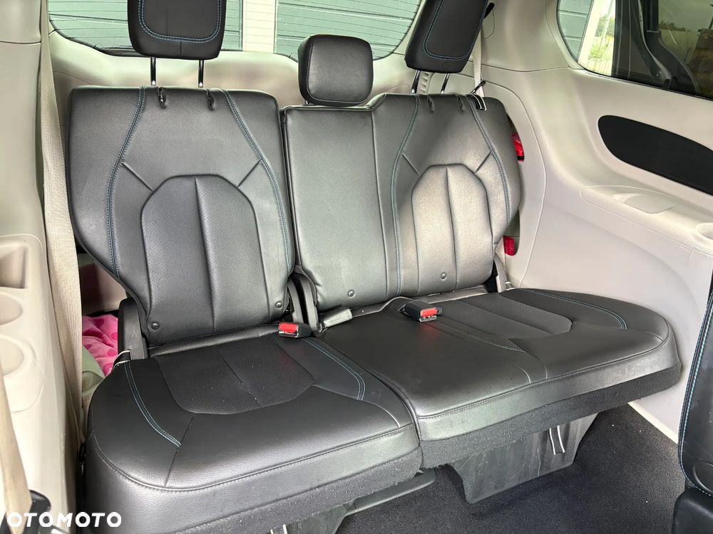 Chrysler Pacifica - 17