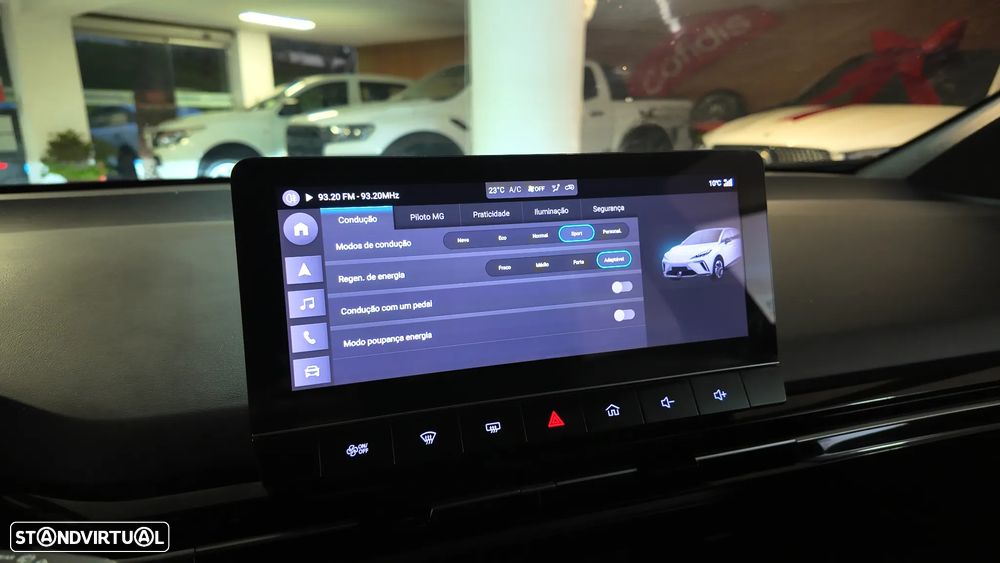 MG MG4 64 kWh Luxury - 28