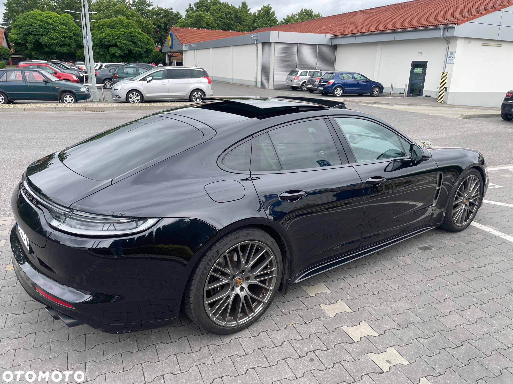 Porsche Panamera 4 Platinum Edition - 4