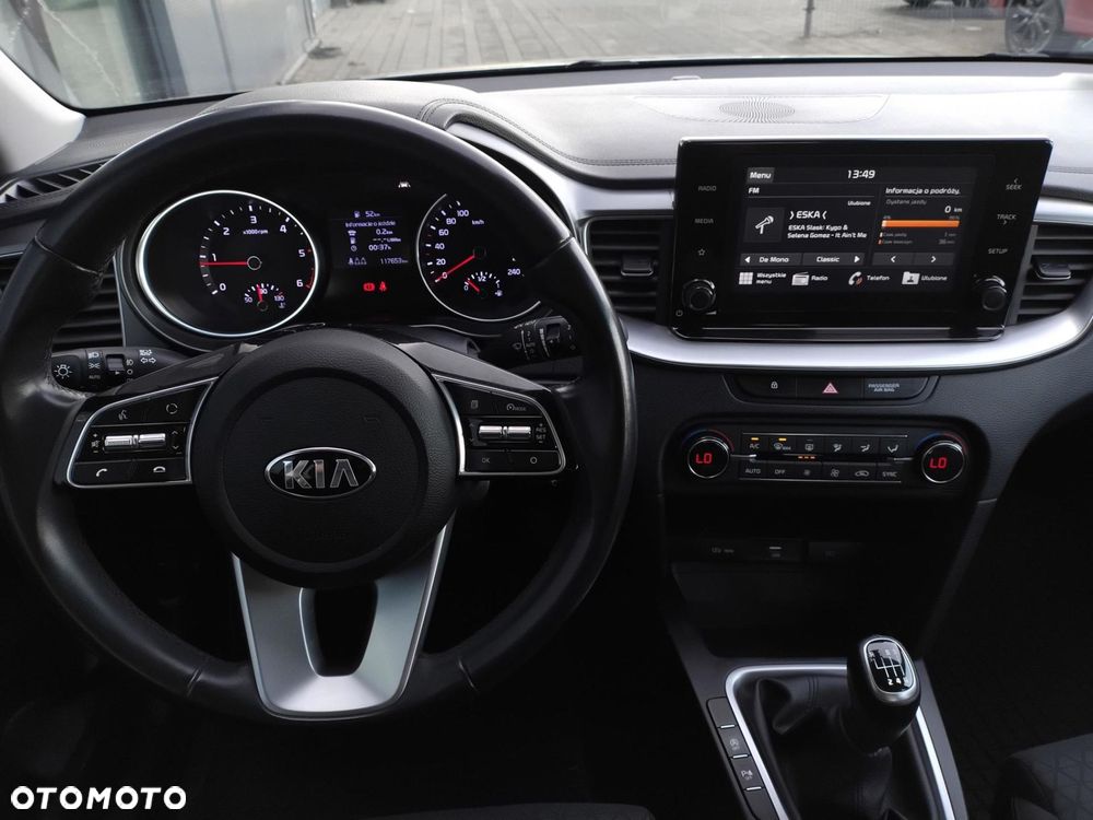 Kia Ceed - 13