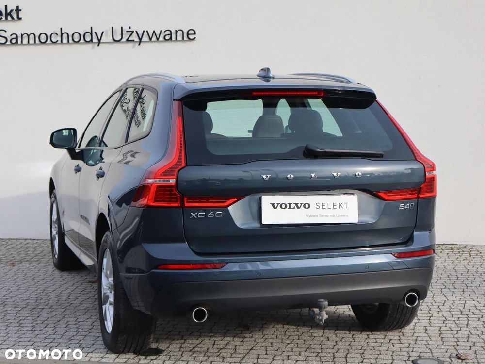 Volvo XC 60 B4 D AWD Momentum - 4