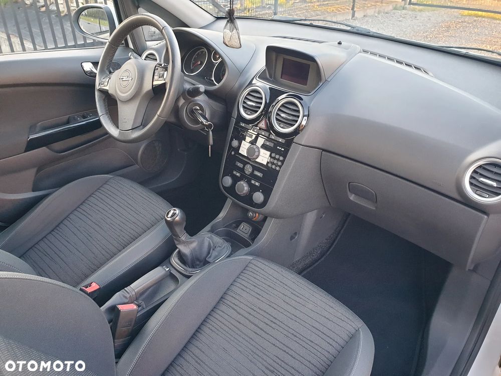 Opel Corsa 1.4 16V Energy - 23