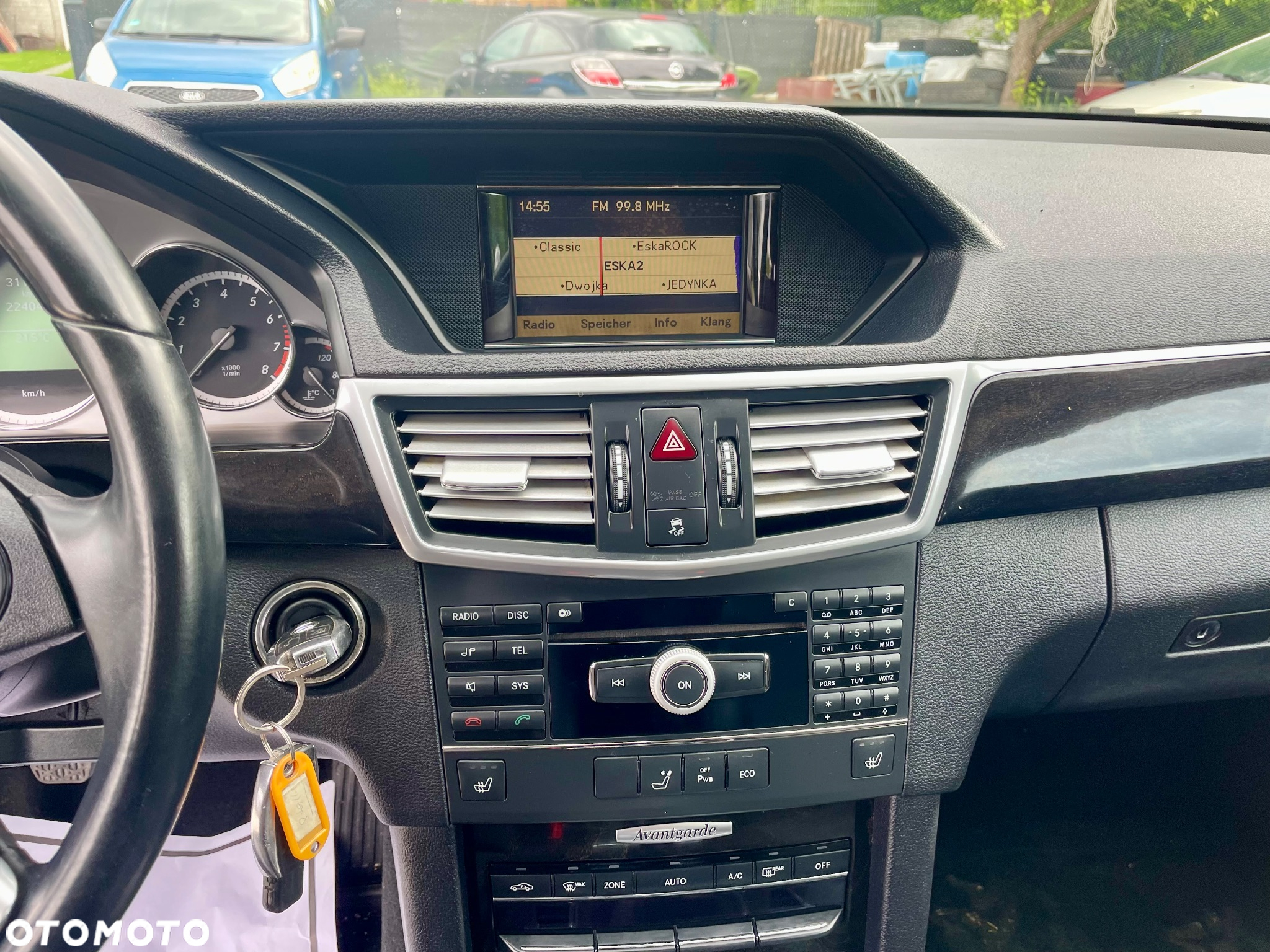 Mercedes-Benz Klasa E 200 CGI BlueEffICIENCY Avantgarde - 39