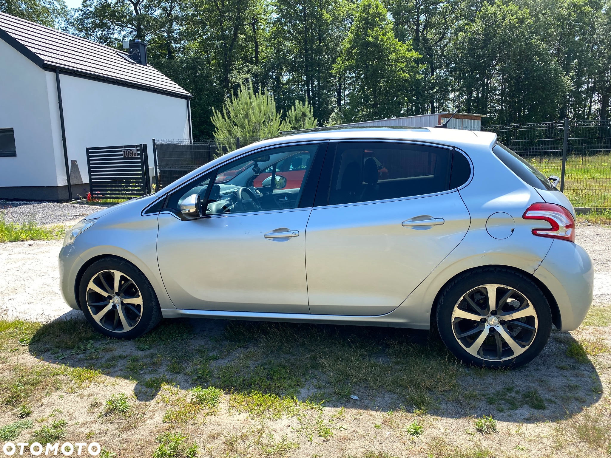 Peugeot 208 - 10