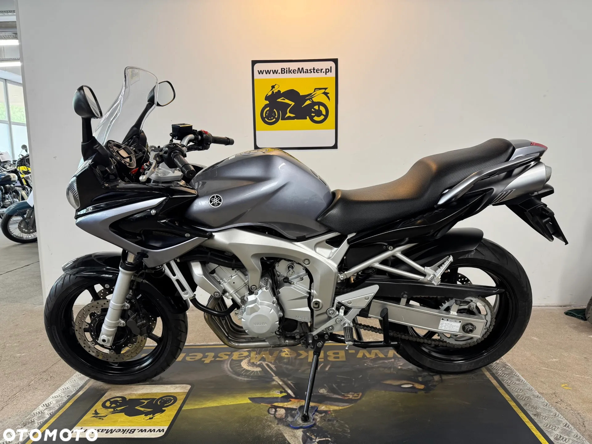 Yamaha FZ6 - 2