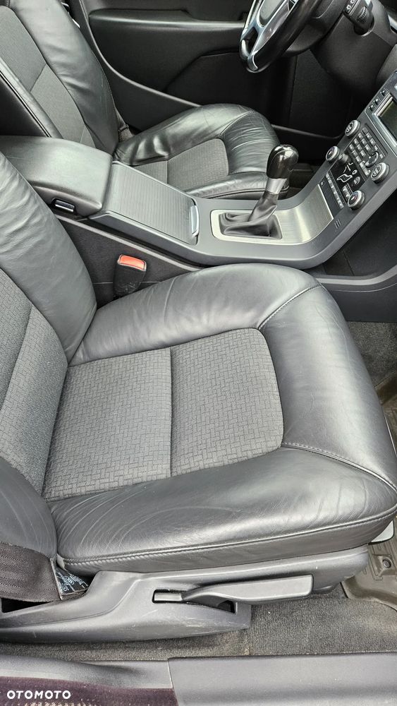 Volvo V70 2.5T Momentum - 19