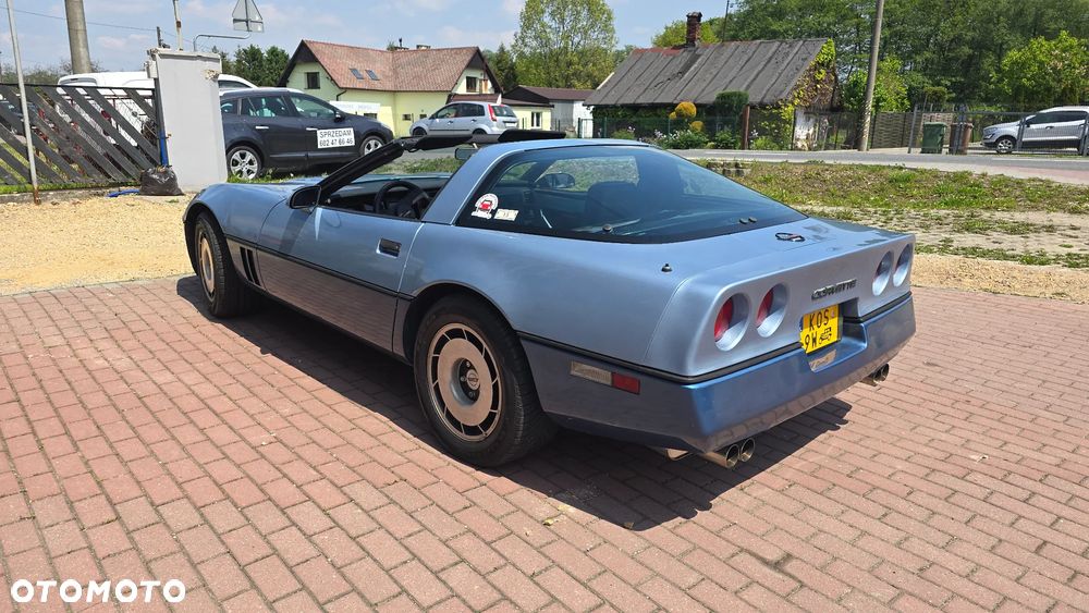 Chevrolet Corvette - 12