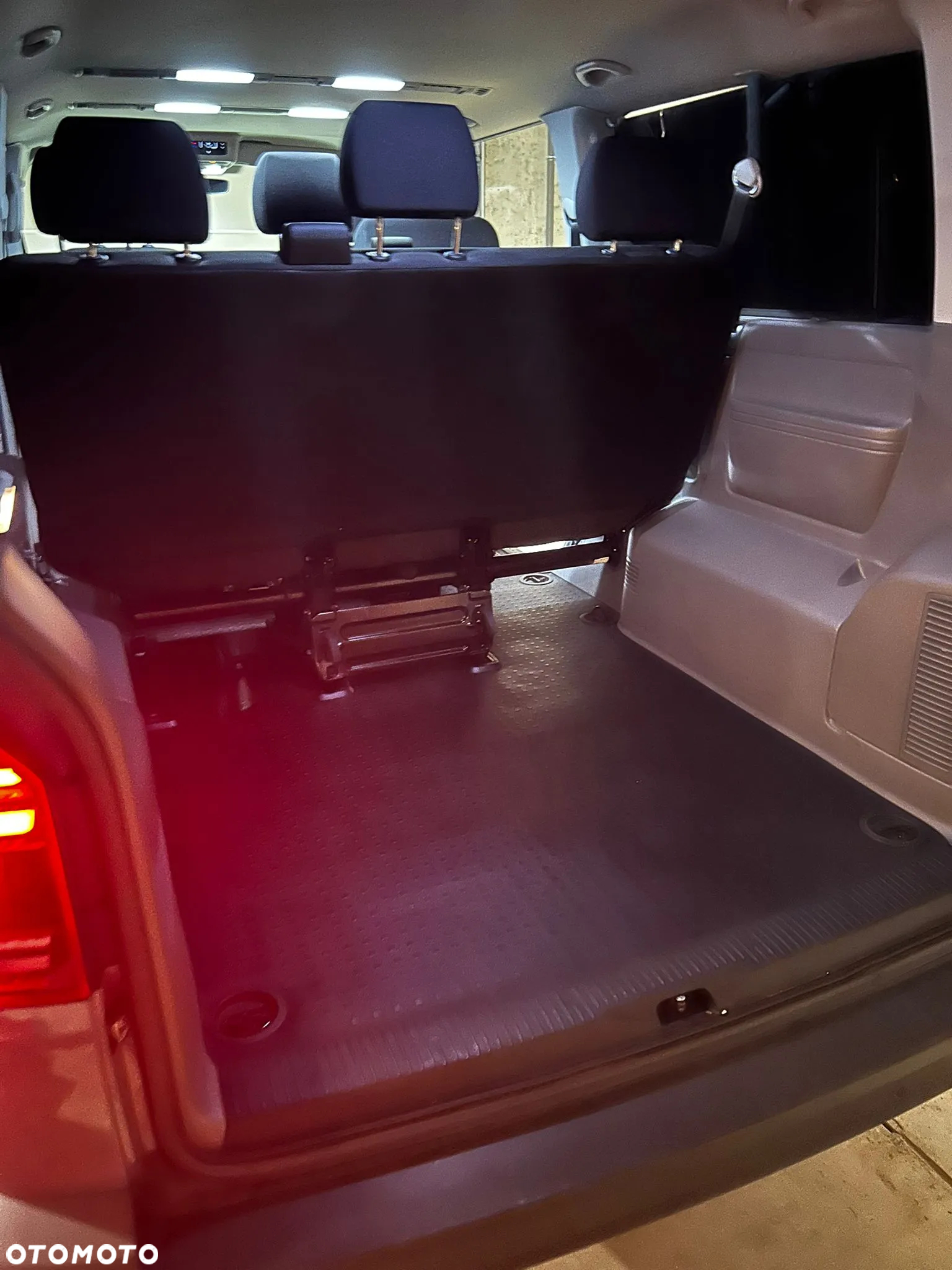 Volkswagen Caravelle - 17
