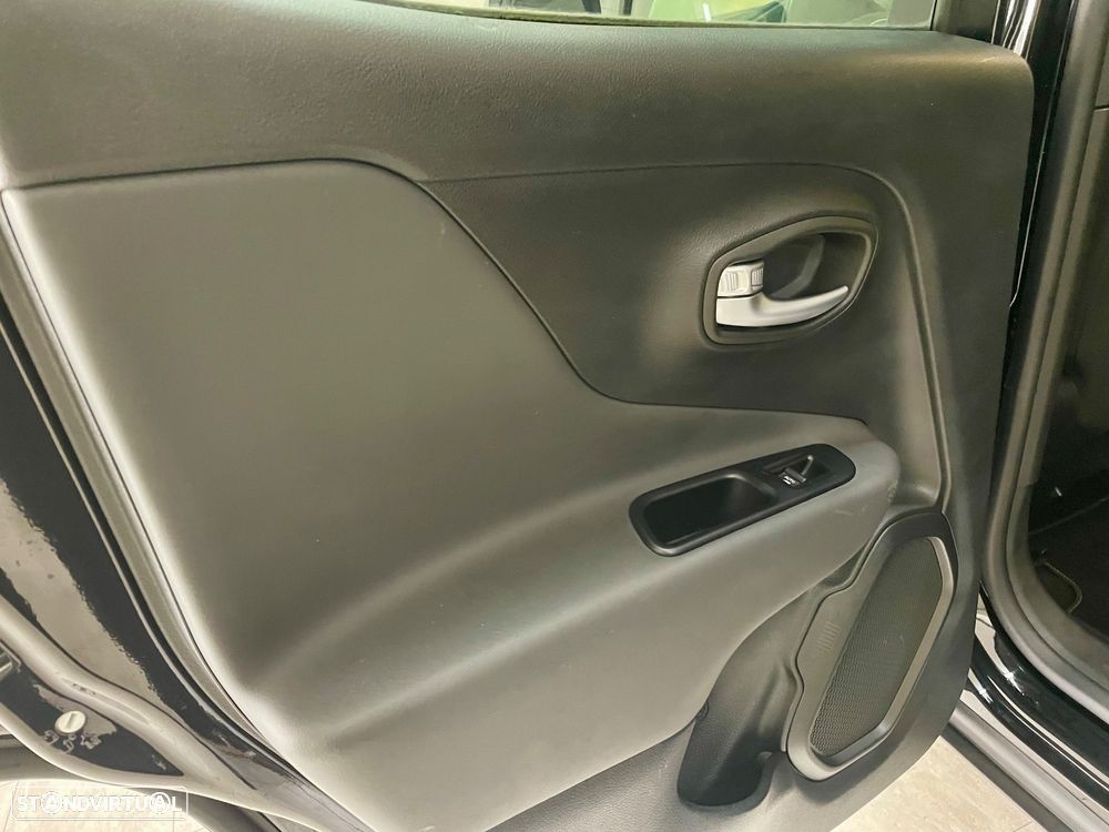 Jeep Renegade 1.3 T Night Eagle DCT - 25