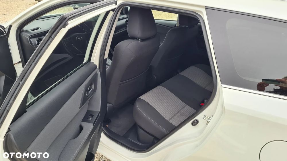 Toyota Auris 1.8 HSD Luna - 12