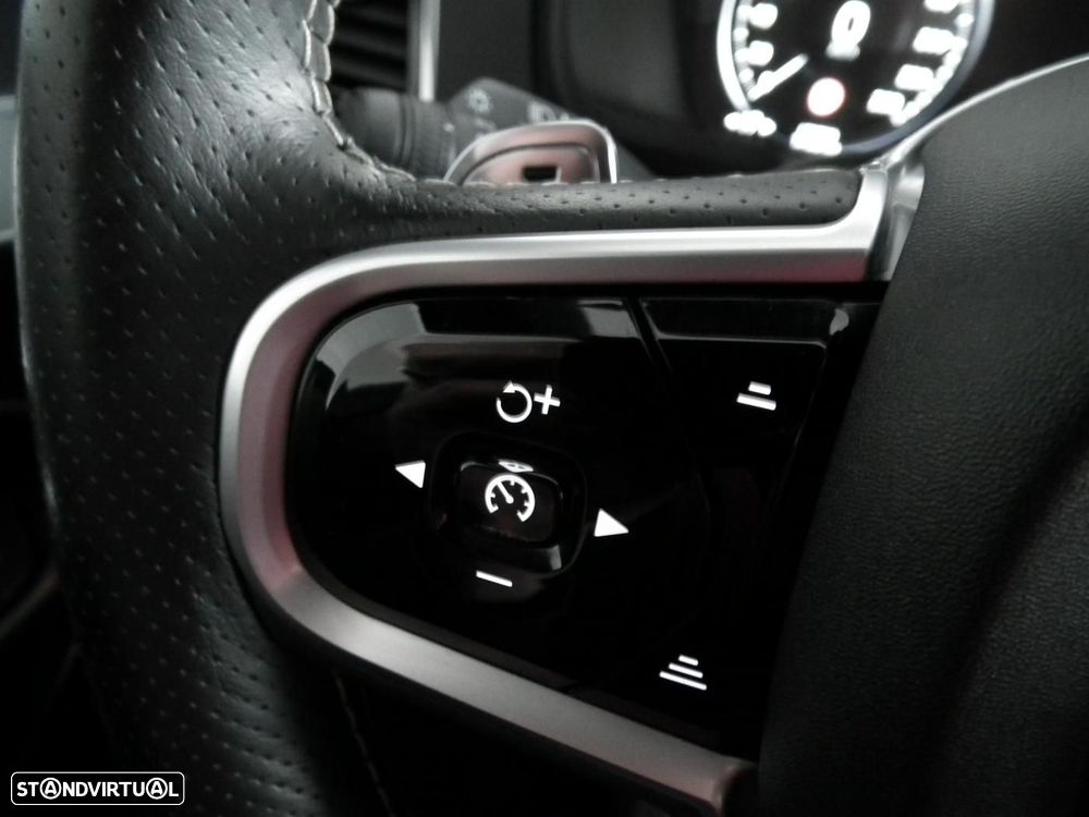 Volvo XC 90 2.0 D4 R-Design - 28