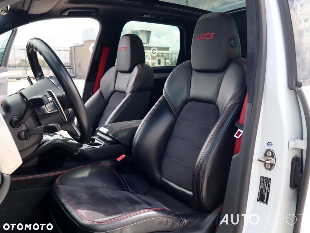 Porsche Cayenne GTS - 19