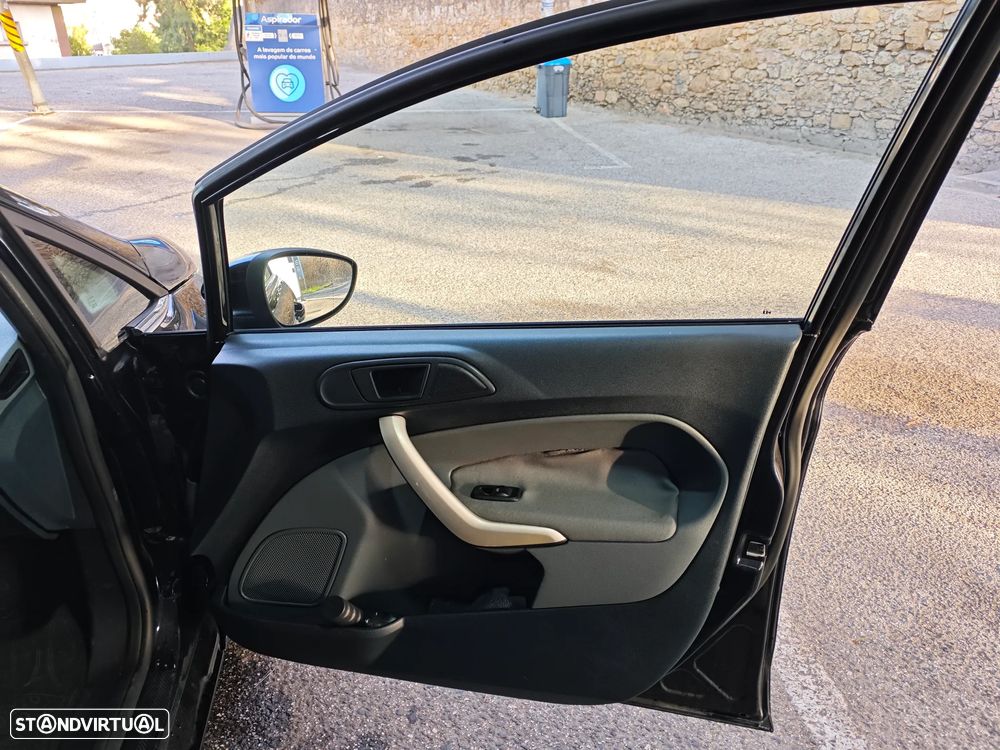 Ford Fiesta 1.6 TDCI Titanium - 10