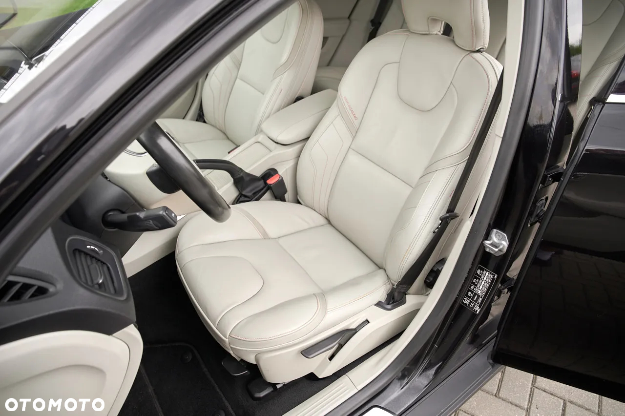 Volvo V40 Cross Country D2 Drive-E Ocean Race - 23