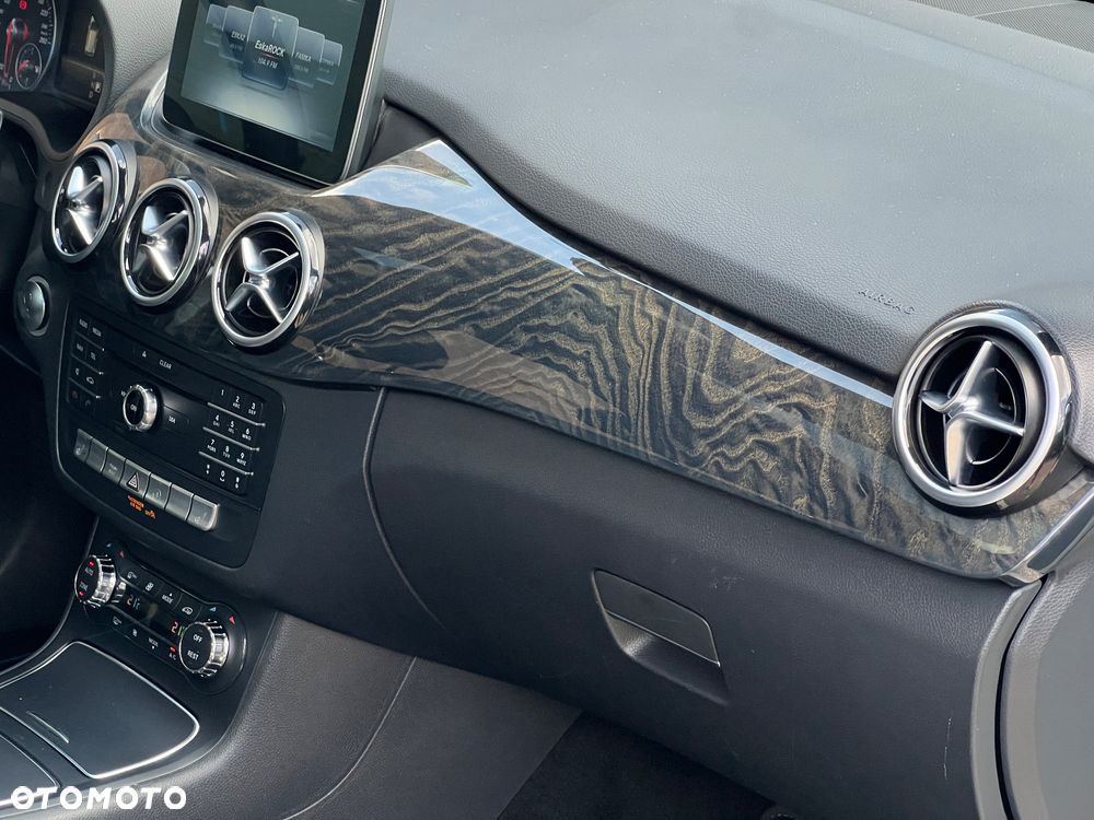 Mercedes-Benz Klasa B 250 4Matic 7G-DCT - 30