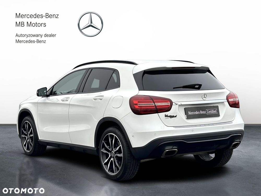 Mercedes-Benz GLA - 4