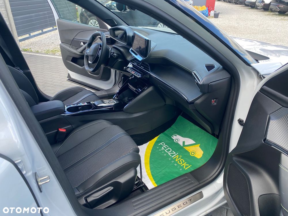 Peugeot 2008 PureTech 130 EAT8 GT - 6