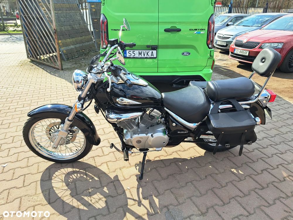 Suzuki Intruder - 11