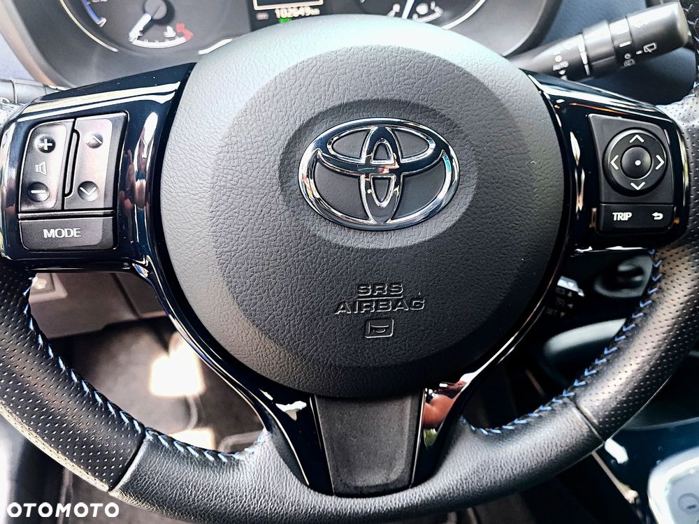 Toyota Yaris Hybrid 100 Selection Platinum - 24