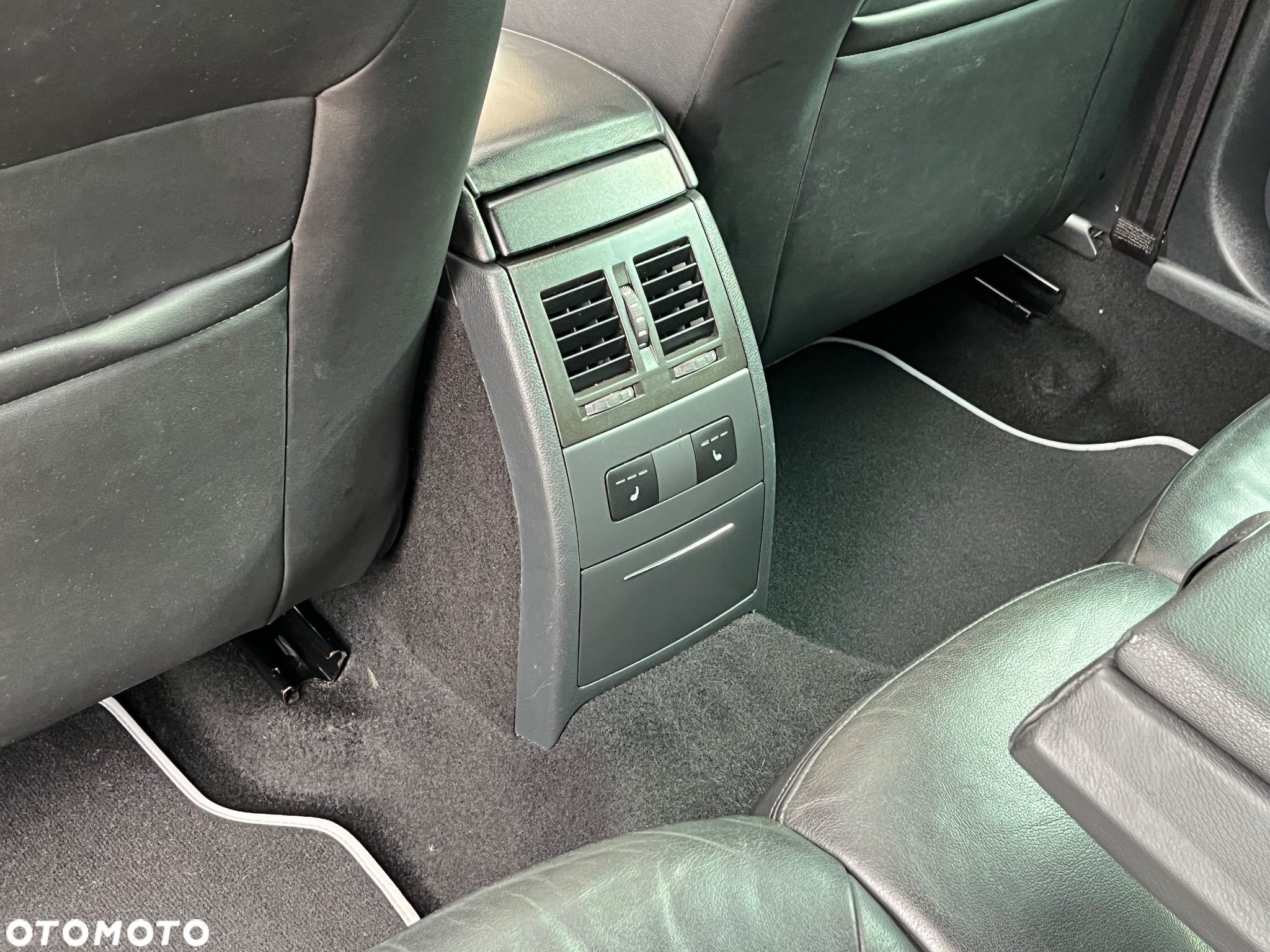 Skoda Octavia Combi 2.0 TDI CR DPF DSG RS - 27