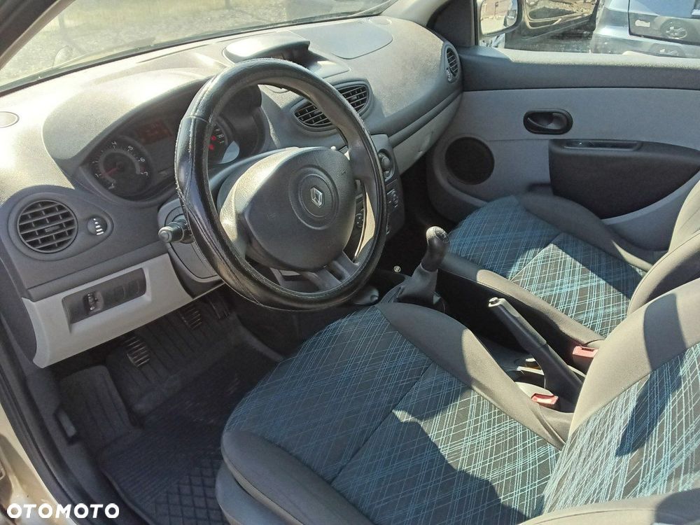 Renault Clio - 10