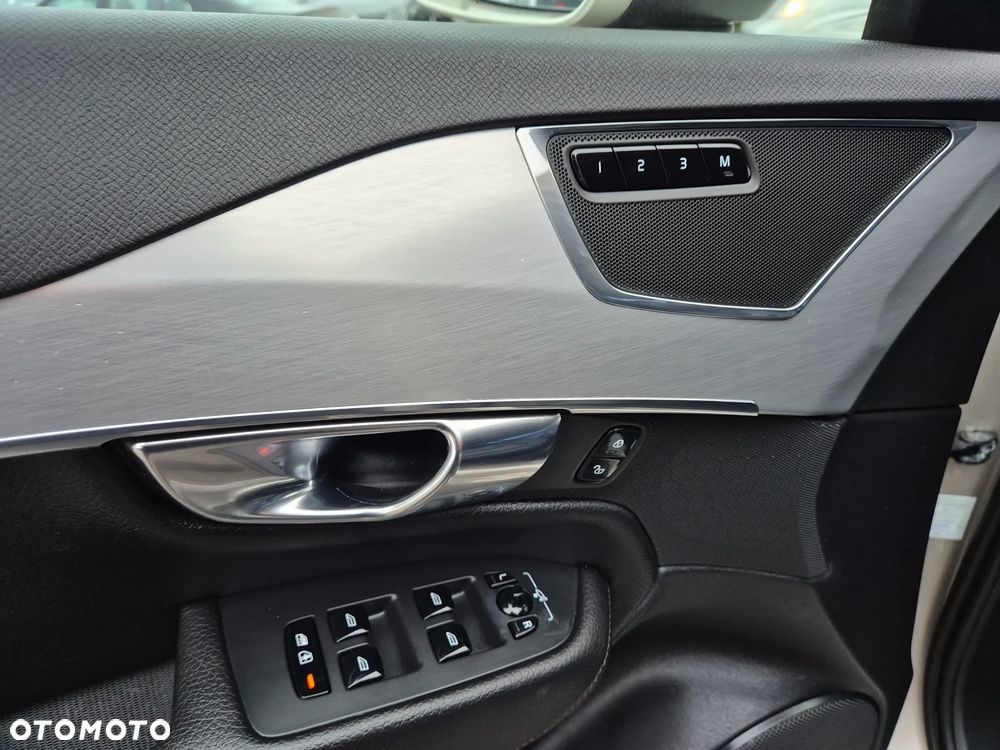 Volvo XC 90 D5 AWD Geartronic Momentum - 33